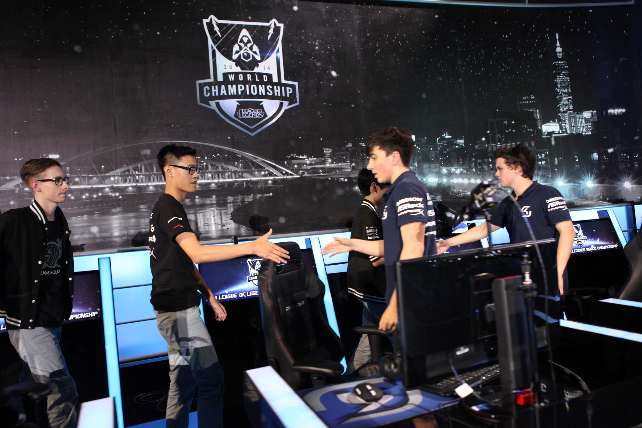 被Faker打哭了？Zeka疑似在BP时哭泣；HLE连输6场，T1抢到MSI门票！对比Bin的嘴硬，AL这番话尤为真诚！-多宝电竞